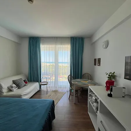 Cris Sea View In Blaxy Douăzeci şi Trei August